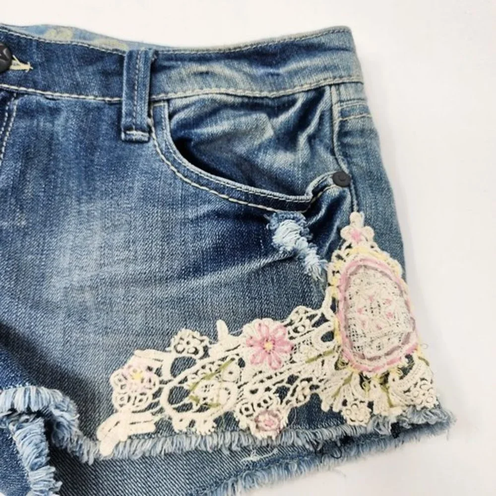 Vanilla Star Cutoff Bootie Shorts Floral Lace Boho Detail Distressed Jean Size 7